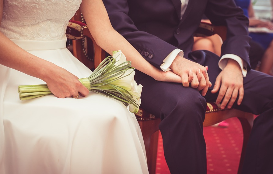 去美國(guó)結(jié)婚,申請(qǐng)B類(lèi)簽證還是K-1簽證?